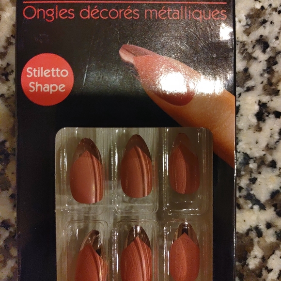 Faux nails - Picture 4 of 5